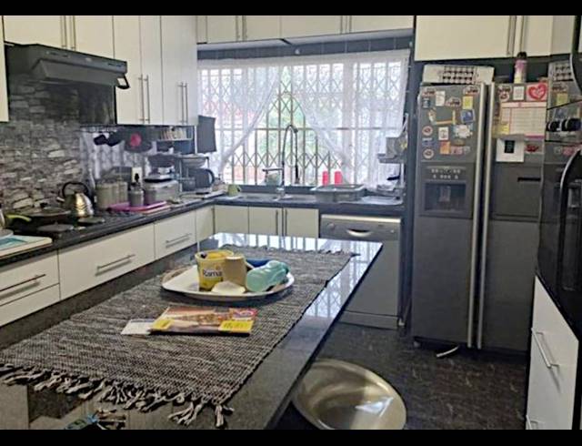 4 BEDROOM APARTMENT FOR SALE IN WYCHWOOD